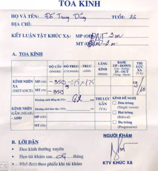 Đọc kết quả khúc xạ do kỹ thuật viên đo