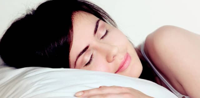 Cách cải thiện mất ngủ cho người trẻ trong xã hội hiện nay