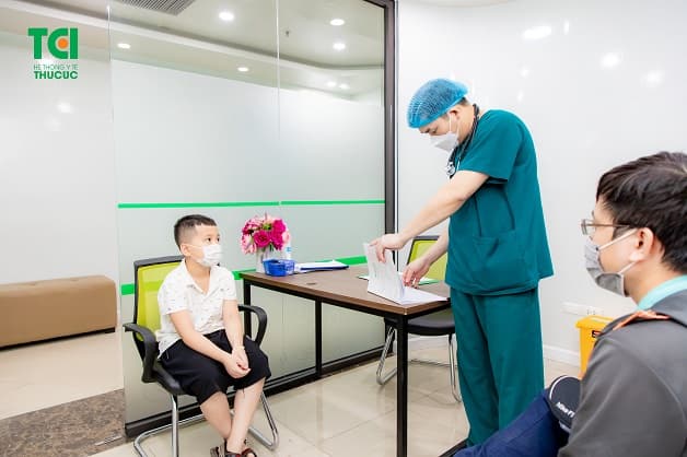 lấy dị vật hạ họng