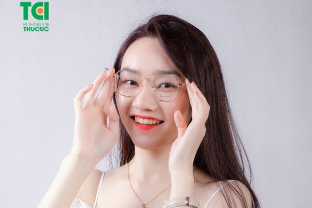 Bí quyết chọn mắt kính cận nữ ưng ý