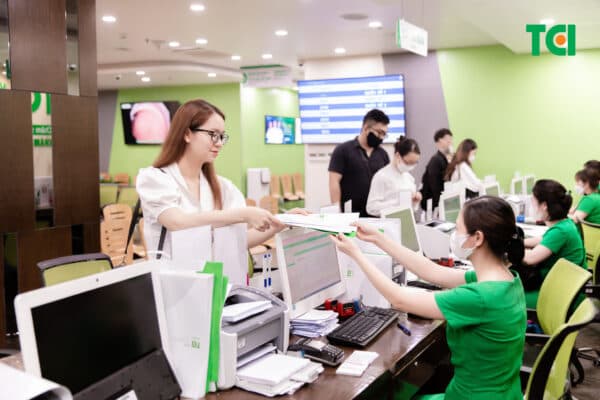 Các yếu tố ảnh hưởng đến chi phí mổ viễn thị 