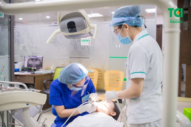 Làm sao để xử lý tình trạng nhổ răng còn sót chân an toàn?