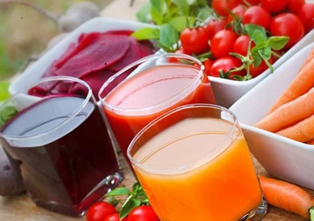 Ngoài nước, có thể thưởng thức nước ép trái cây tươi để tăng cường chất chống oxy hóa 