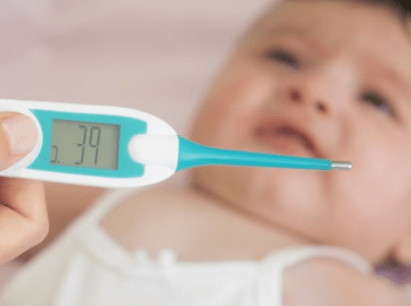 Trẻ khi sốt cao ở ngưỡng 39 – 40 độ C có thể xảy ra cơn co giật