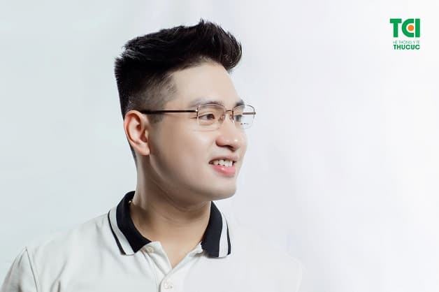 Tròng kính siêu mỏng giúp tăng thẩm mỹ cho gương mặt của bạn