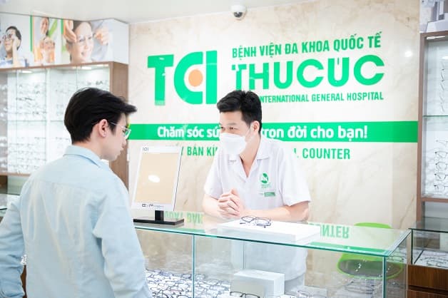 Tròng kính nhựa có tốt không phù hợp vào nhu cầu của người sử dụng