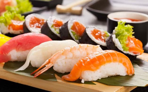 Hạn chế ăn đồ sống vì chúng có thể gây nhiễm khuẩn