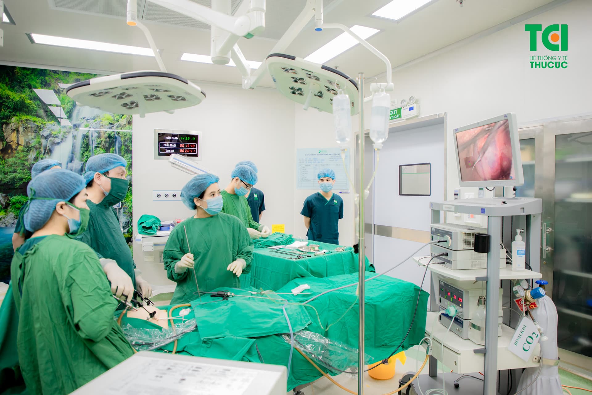 Phương pháp phẫu thuật thường được lựa chọn để tháo xoắn buồng trứng là phẫu thuật nội soi