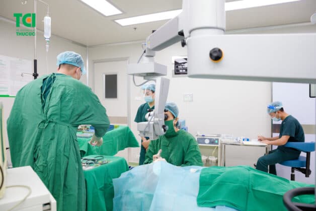 Giải phóng sức ép cho đôi mắt đục thủy tinh thể nặng - 2