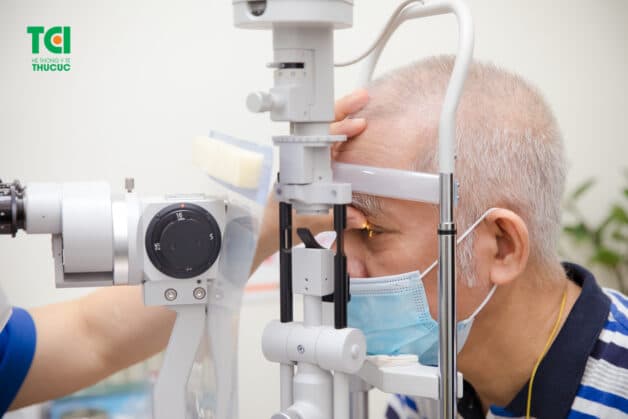 Giải phóng sức ép cho đôi mắt đục thủy tinh thể nặng - 1