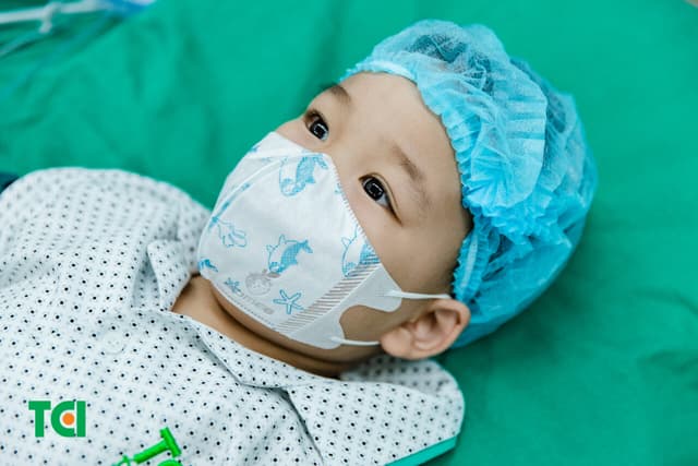 Đợi 5 năm để cắt amidan, nạo VA cho con