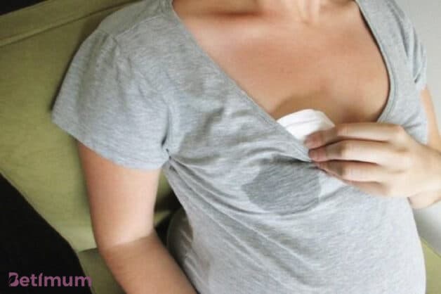 Tiết sữa bất thường - dấu hiệu cảnh báo bệnh u tuyến yên.