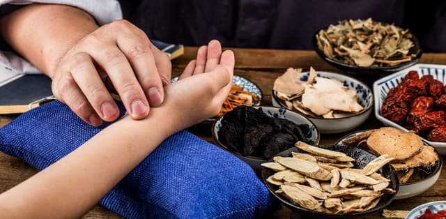 Những lưu ý quan trọng khi chữa u xơ tử cung bằng Đông y