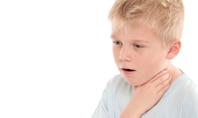 Những nguy hiểm khi bị hóc xương cá lâu ngày