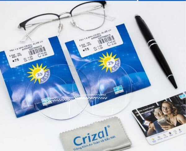 Thương hiệu ESSILOR