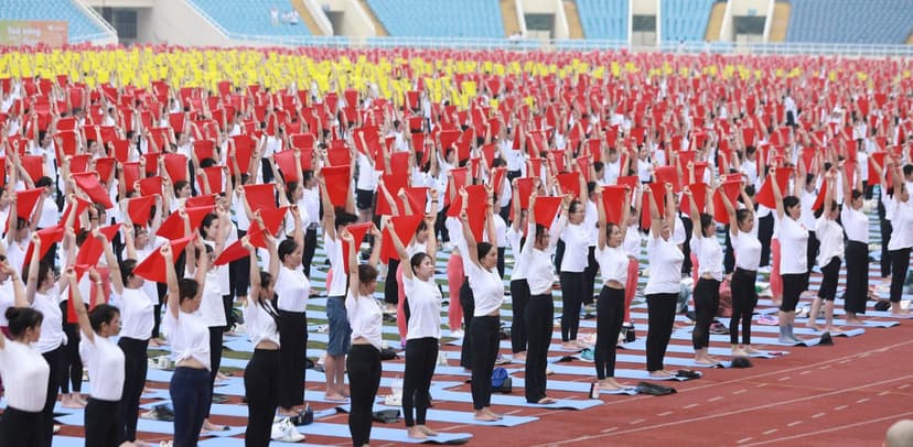 Hệ thống Y tế Thu Cúc TCI đồng hành cùng ngày hội Yoga, xác lập kỷ lục Việt Nam