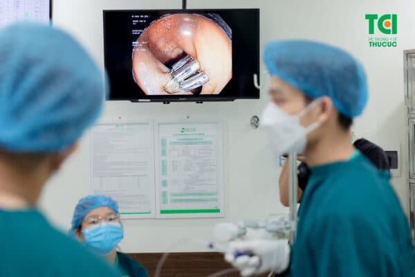 Thực hiện nội soi dạ dày xuất huyết