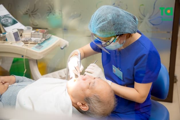 sưng rộp nướu răng