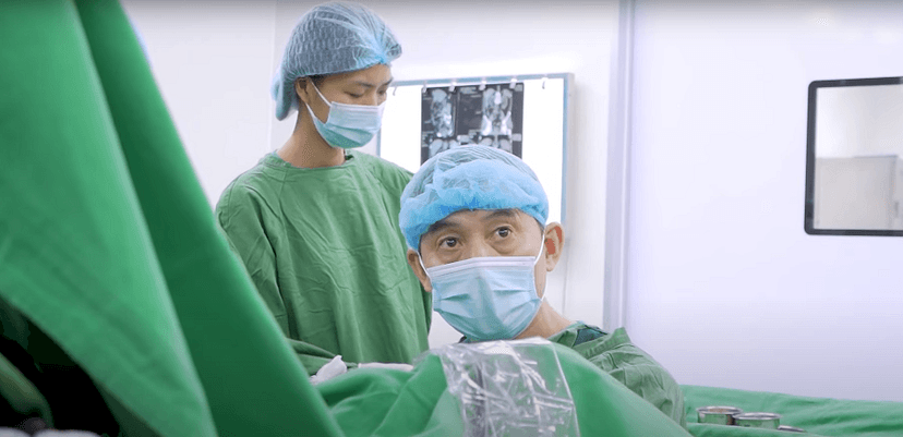 Tán sỏi niệu quản phải ⅓ trên không mổ