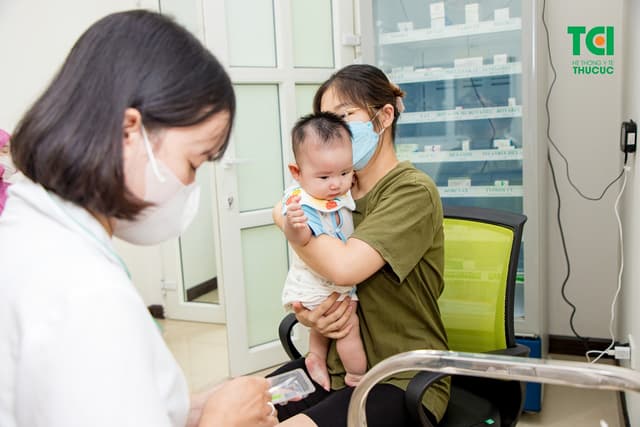 Những tác dụng phụ khi tiêm vắc xin 6 trong 1 trẻ có thể mắc phải