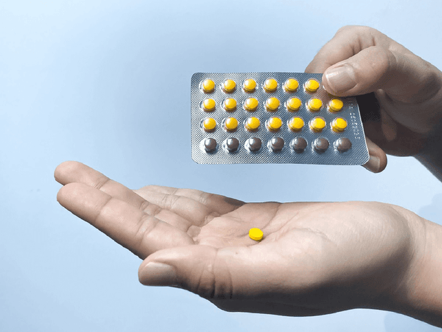 Trả lời câu hỏi: U nang buồng trứng nên uống thuốc gì?