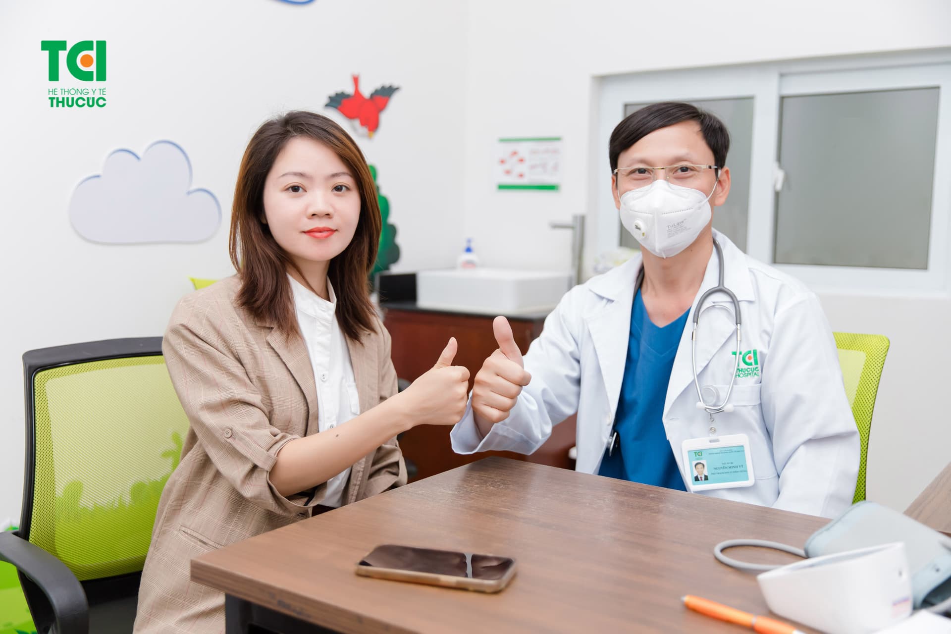 Chủ động tiêm phòng và khai báo chi tiết tiền sử bệnh lý cho bác sĩ để quá trình tiêm diễn ra suôn sẻ, an toàn