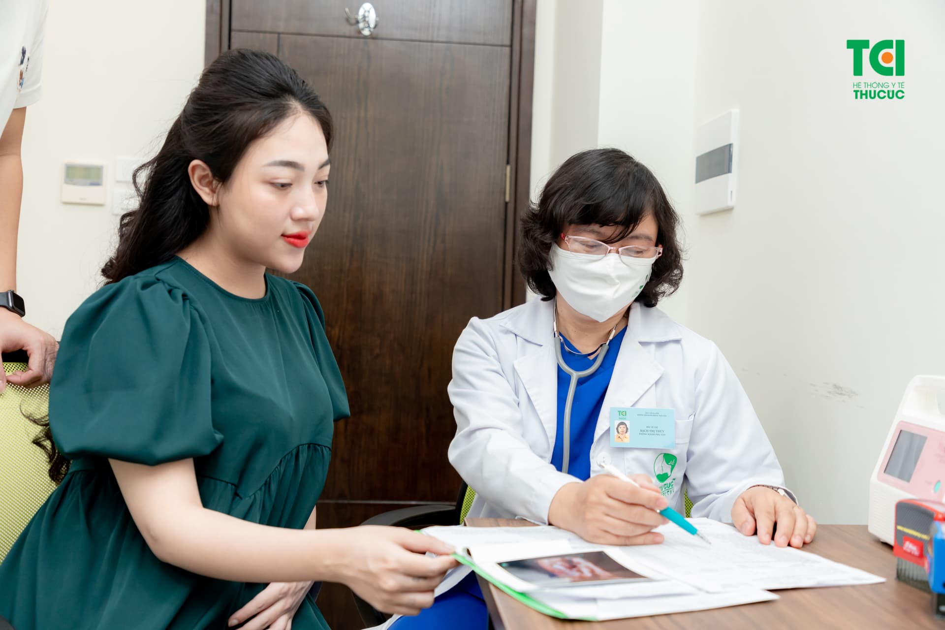 Phụ nữ mang thai là một nhóm người dễ bị ảnh hưởng bởi đau mắt đỏ