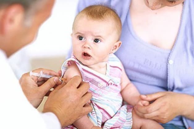 tiêm cho trẻ sơ sinh