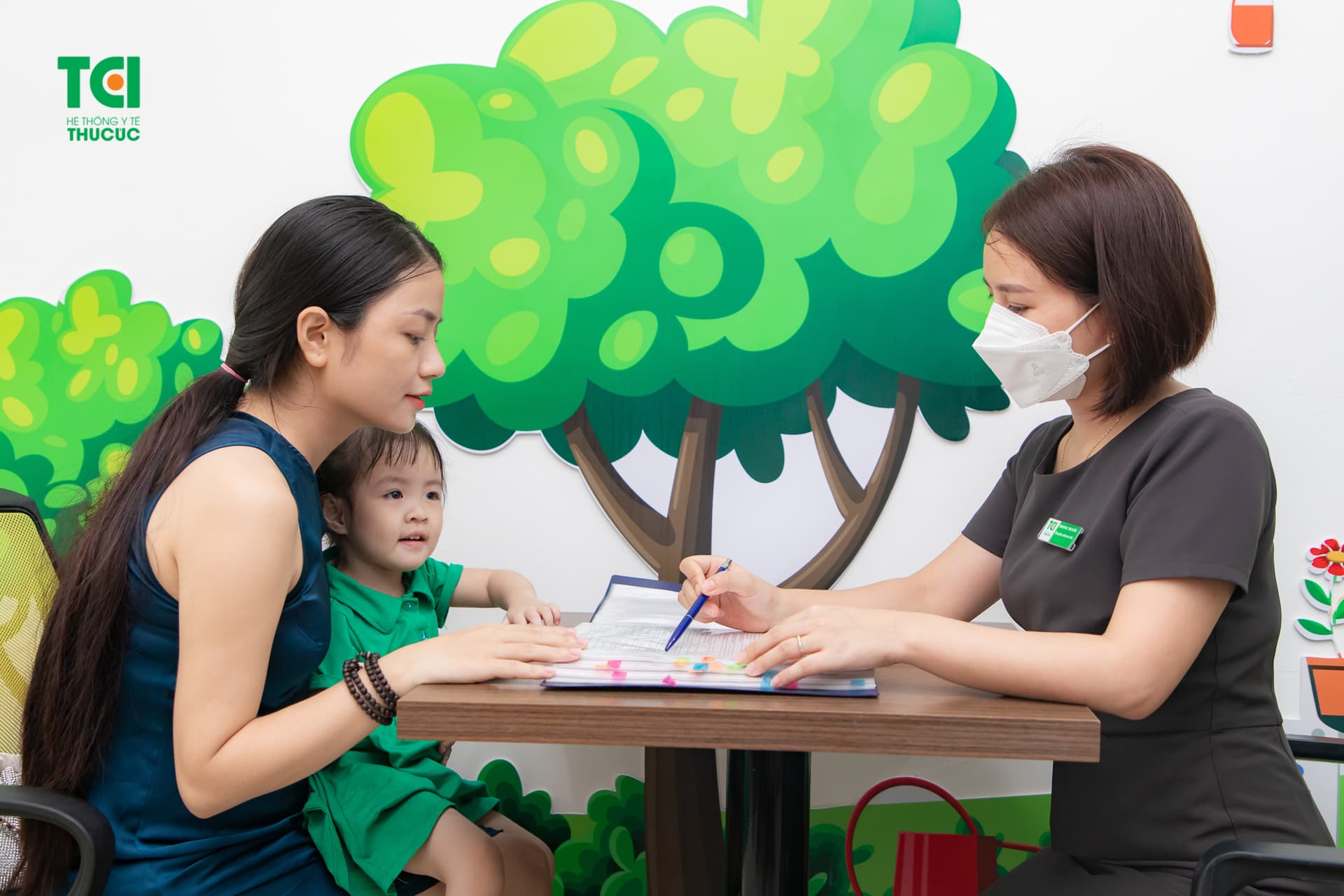 Chủ động tiêm vắc xin là bảo vệ sức khỏe của bạn và người thân xung quanh