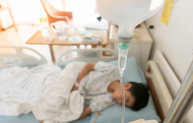 Bệnh nhân sốt xuất huyết nặng không thể bù dịch bằng đường uống được chỉ định truyền dịch tĩnh mạch.