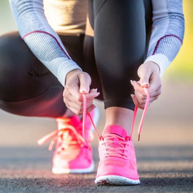 Đi bộ là cách cải thiện, ngăn ngừa thoát vị đĩa đệm triệu chứng đau lưng