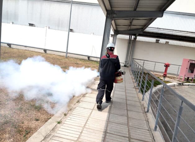 Phun thuốc diệt muỗi để phòng ngừa sốt xuất huyết