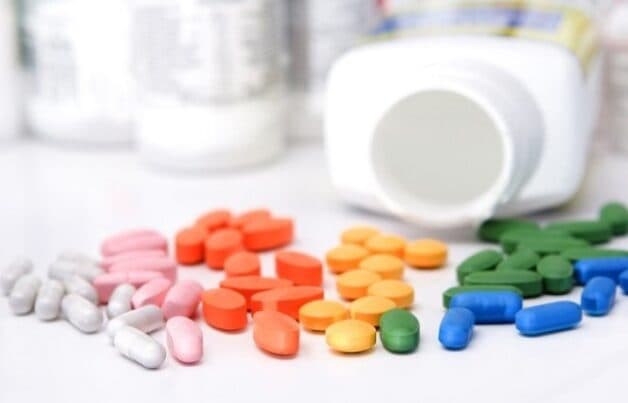 Điều trị bằng thuốc nhằm cải thiện thoát vị đĩa đệm triệu chứng đau, mỏi, yếu cơ