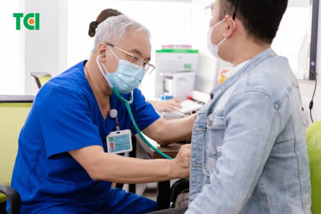 Bước đầu tiên khi khám viêm cột sống dính khớp là gì