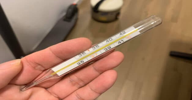 điều trị bệnh sốt xuất huyết tại nhà bằng cách đo thân nhiệt