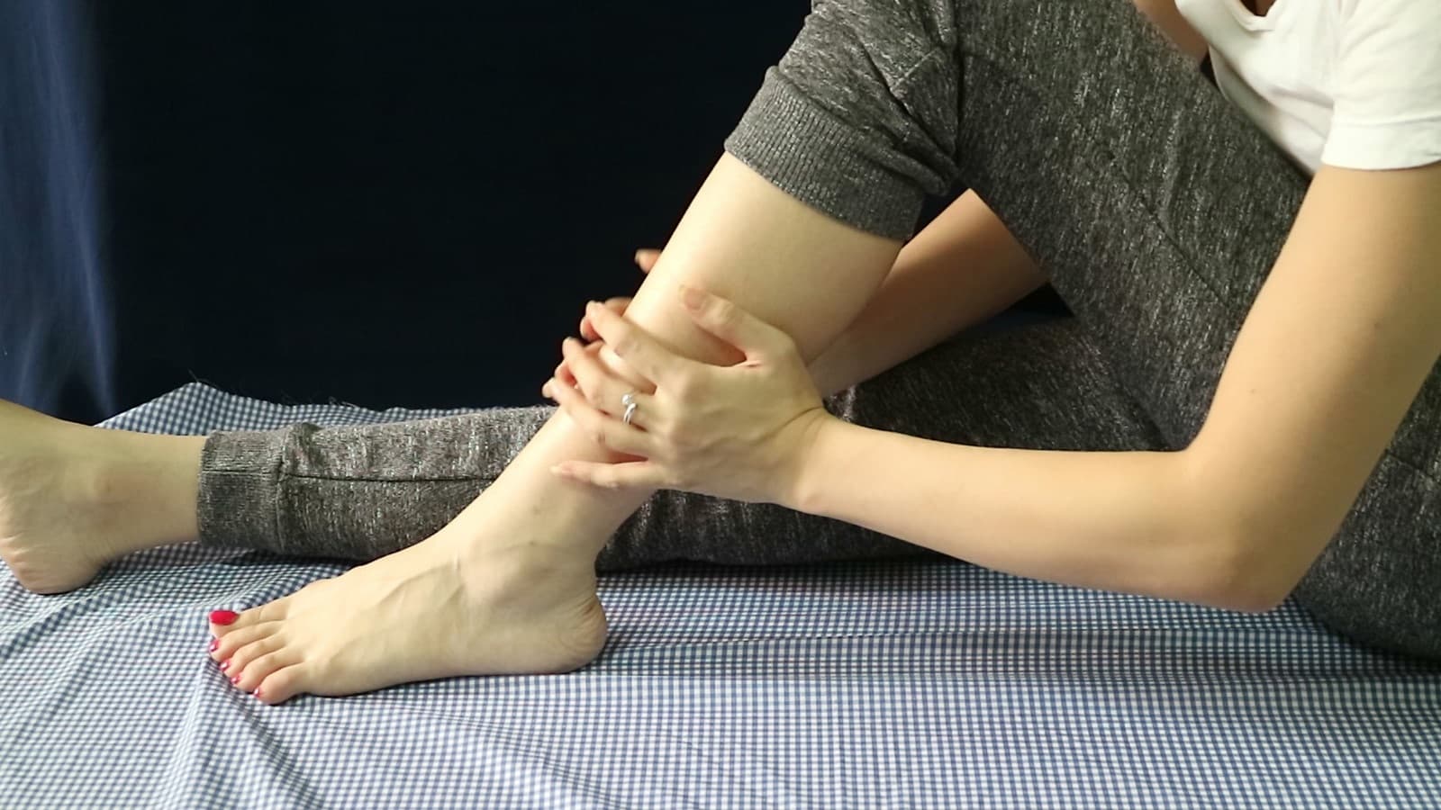 Người bệnh uốn ván thường có những biểu hiện nghiêm trọng như co giật, co cứng cơ, khó thở