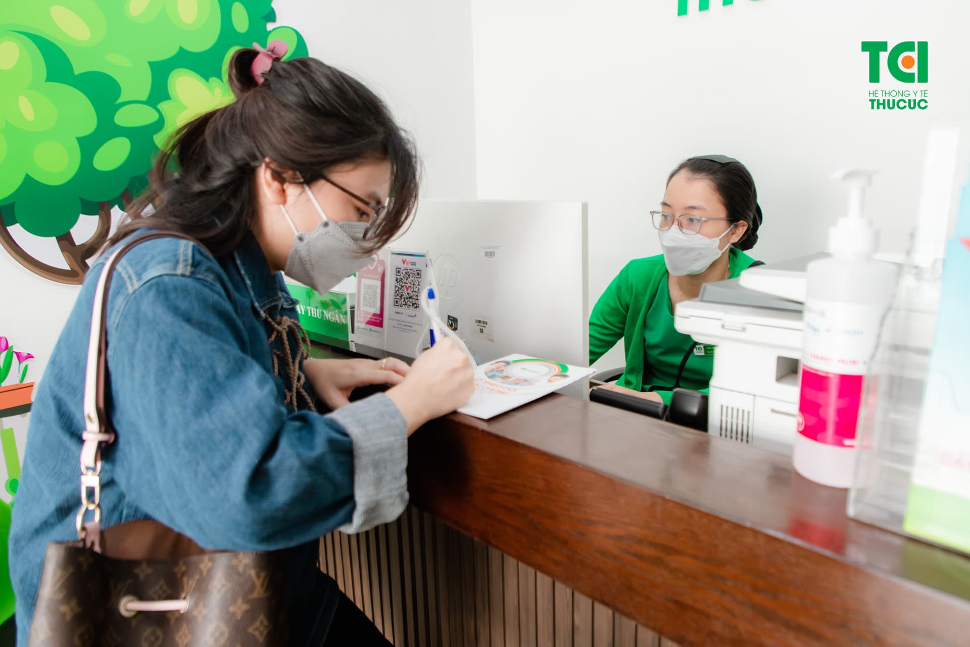 Hãy đến các cơ sở y tế, phòng tiêm chủng hoặc bệnh viện uy tín để thực hiện tiêm chủng