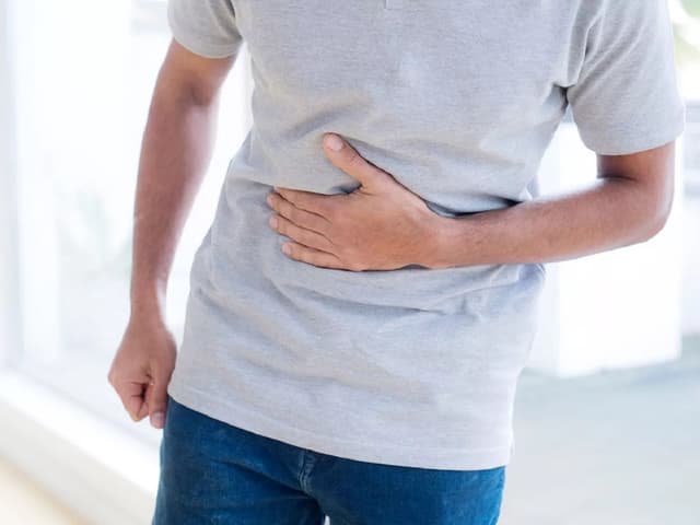 Nhận biết triệu chứng ung thư đại tràng và cách phòng tránh