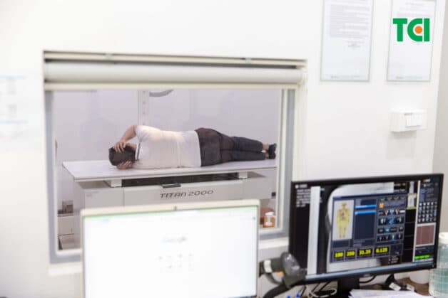 Chụp X-quang hoặc chụp MRI được áp dụng hiệu quả trong thăm khám