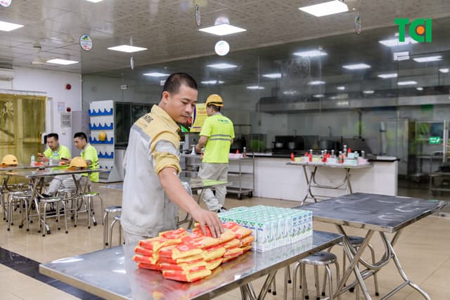 Khoảnh Khắc Doanh Nghiệp Khám sức khỏe Công ty  Vĩnh Tường