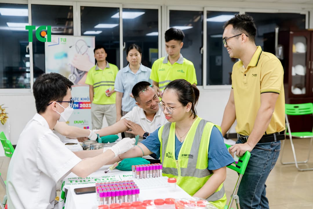 Khoảnh Khắc Doanh Nghiệp Khám sức khỏe Công ty  Vĩnh Tường