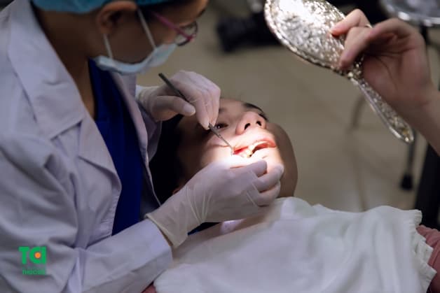 bọc một răng sứ