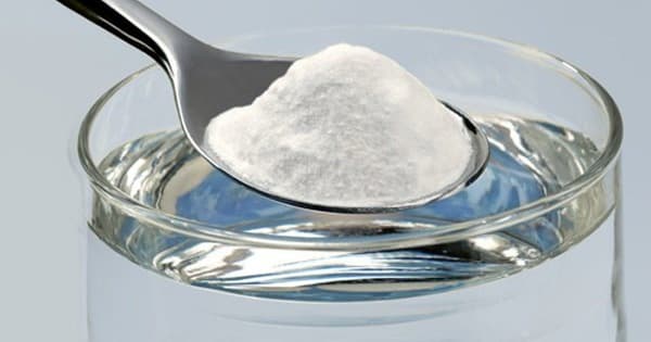 Chữa đau họng bằng nước muối là biện pháp giảm cảm cúm từ dân gian, không gây ảnh hưởng đến thai kì của mẹ