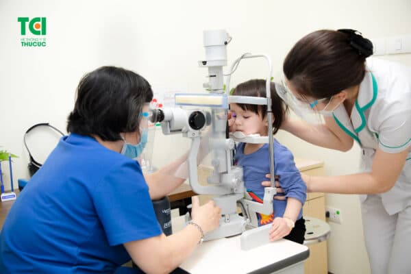 Có cách để ngăn chặn lé mắt ở trẻ em không?