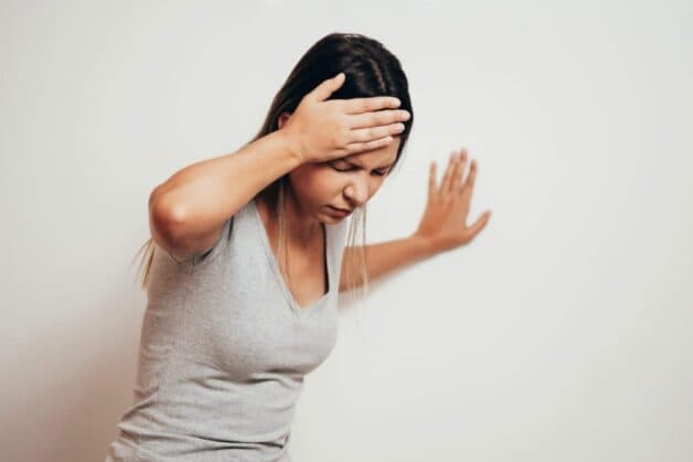 Huyết áp cao dẫn đến đột quỵ gây ra triệu chứng chóng mặt, hoa mắt, đau đầu