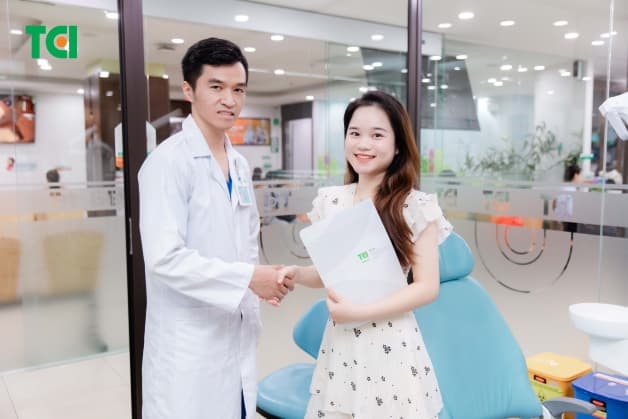 dán sứ Veneer uy tín