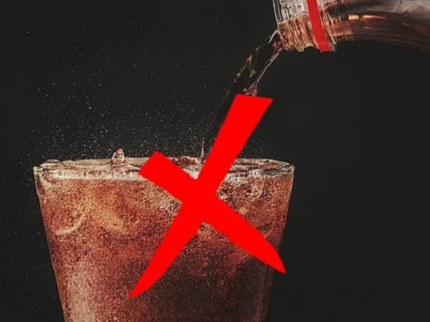 Tuyệt đối không nên uống nước ngọt khi bị nấc