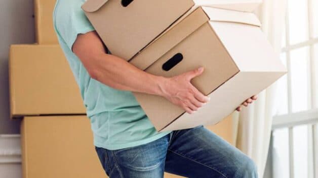 Những người thường xuyên bê vác nặng có nguy cơ bị trĩ rất cao