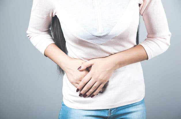 Gan nhiễm mỡ gây đau bụng âm ỉ hoặc dữ dội vùng hạ sườn phải