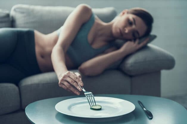 Gan nhiễm mỡ quá trình tiến triển nặng sẽ khiến triệu chứng rõ rệt hơn 